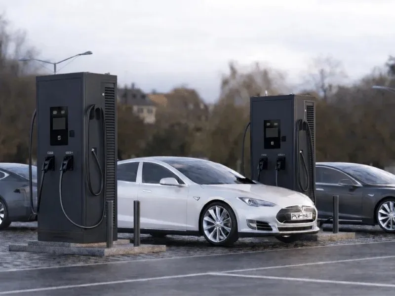 Borne de recharge rapide CC sur pied Entogo Turbo 60/120 kW avec double connecteur CCS2 et portique de câbles en hauteur — view 14