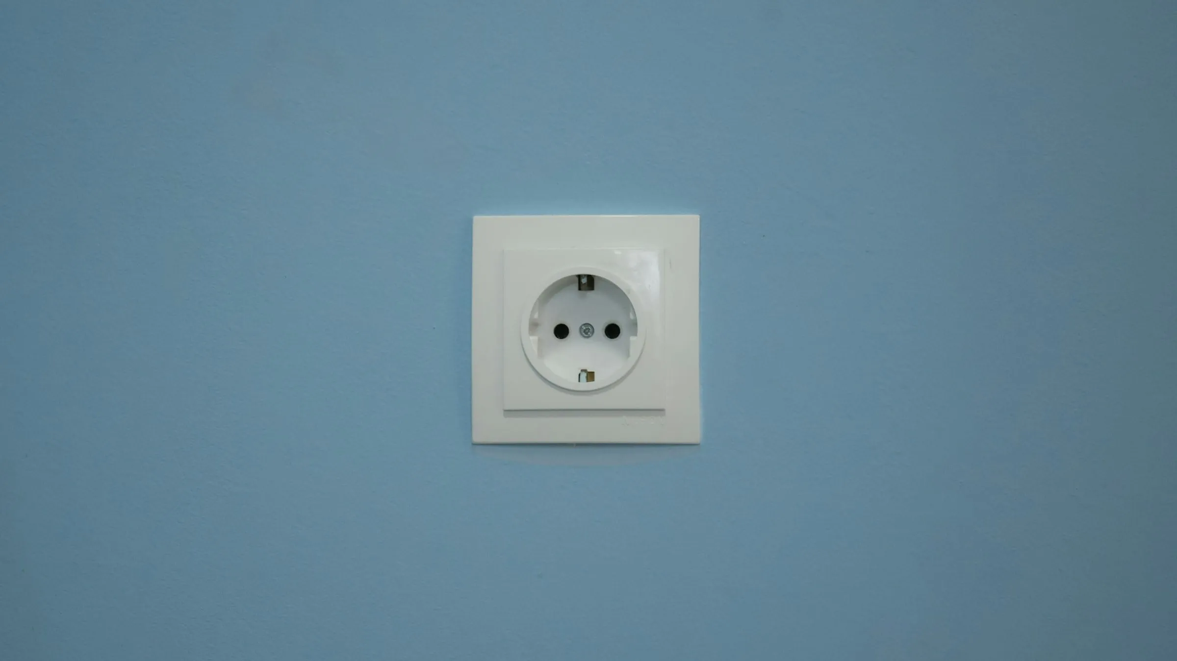 خلية جهد متوسط معدنية بقاطع تفريغ قابل للسحب لشبكات 13.8 kV في السعودية والخليج