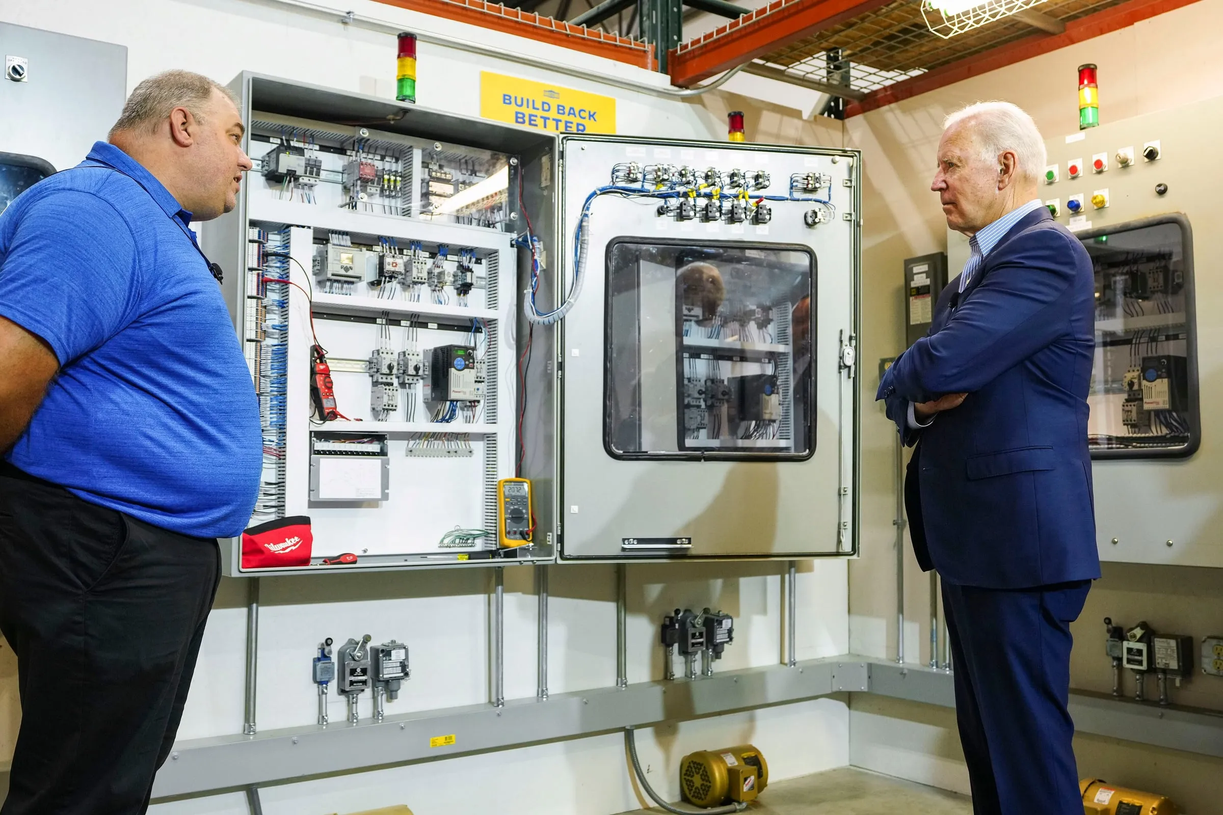 Industrial process plant where a low-voltage motor control center feeds pumps, fans and compressors under NEC 430.24 and CEC Rule 28-108