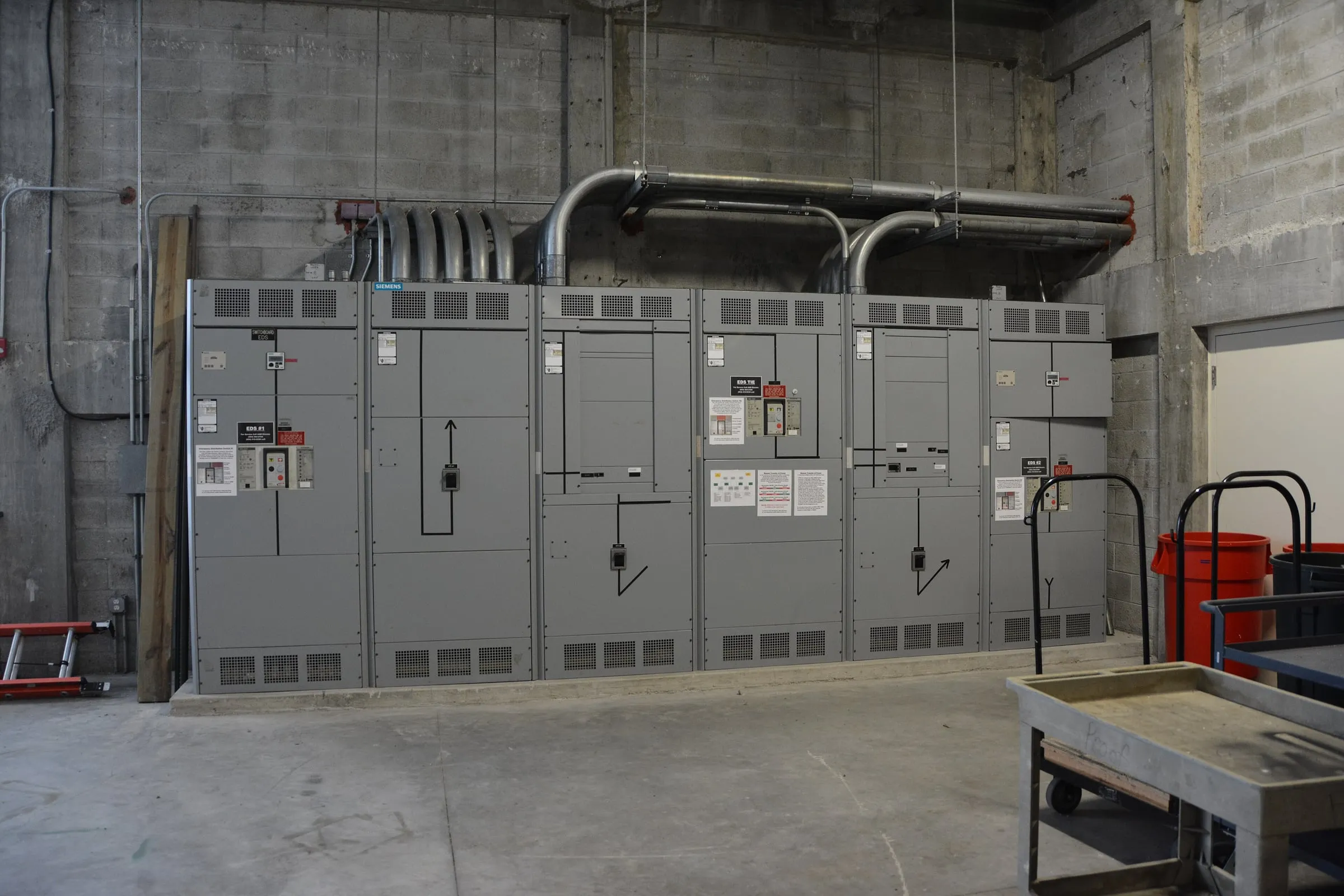 Low-voltage power switchgear and switchboard lineup in an electrical distribution room